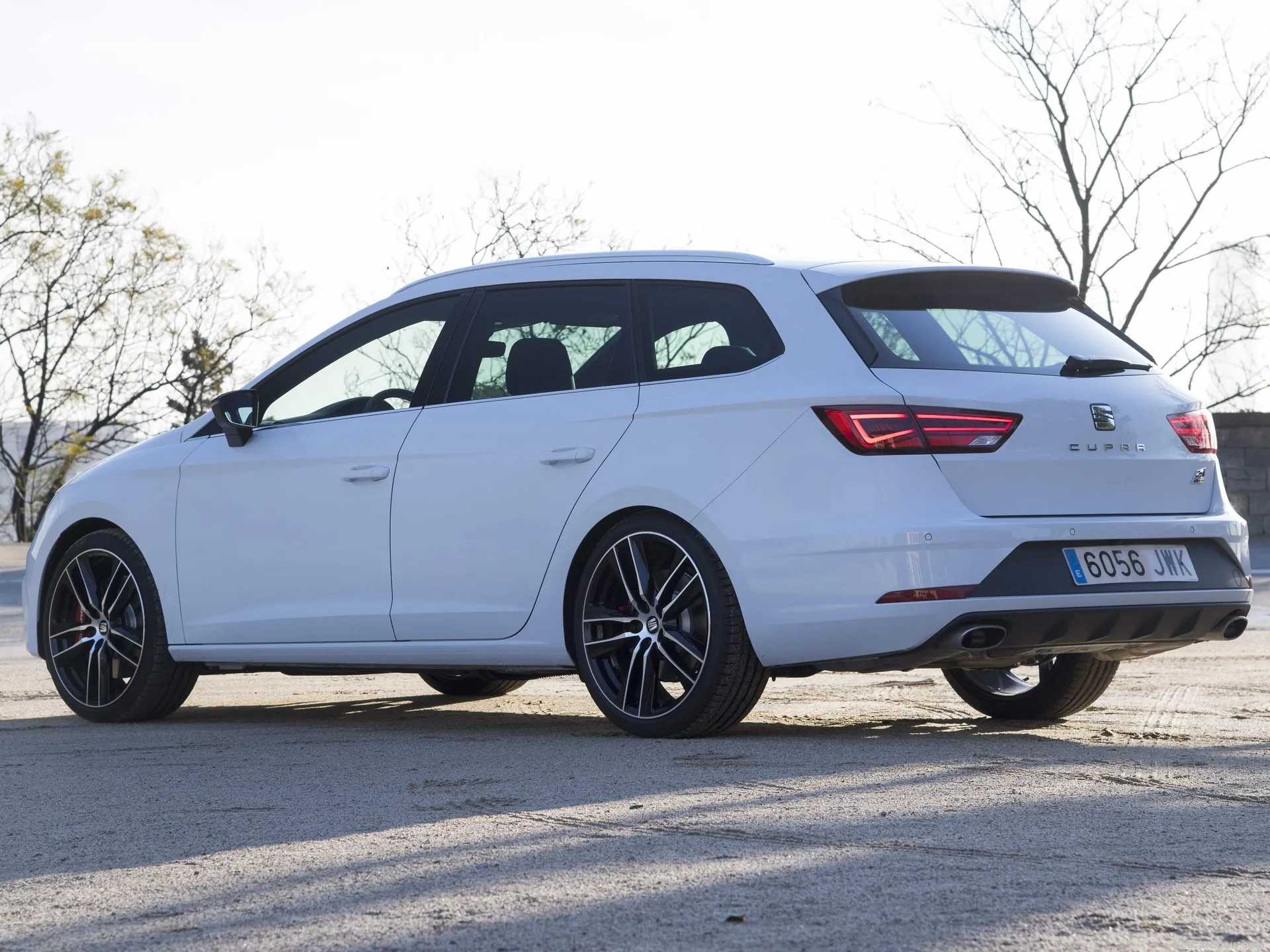 Seat Leon ST Cupra (2017) – zadní tříčtvrteční pohled