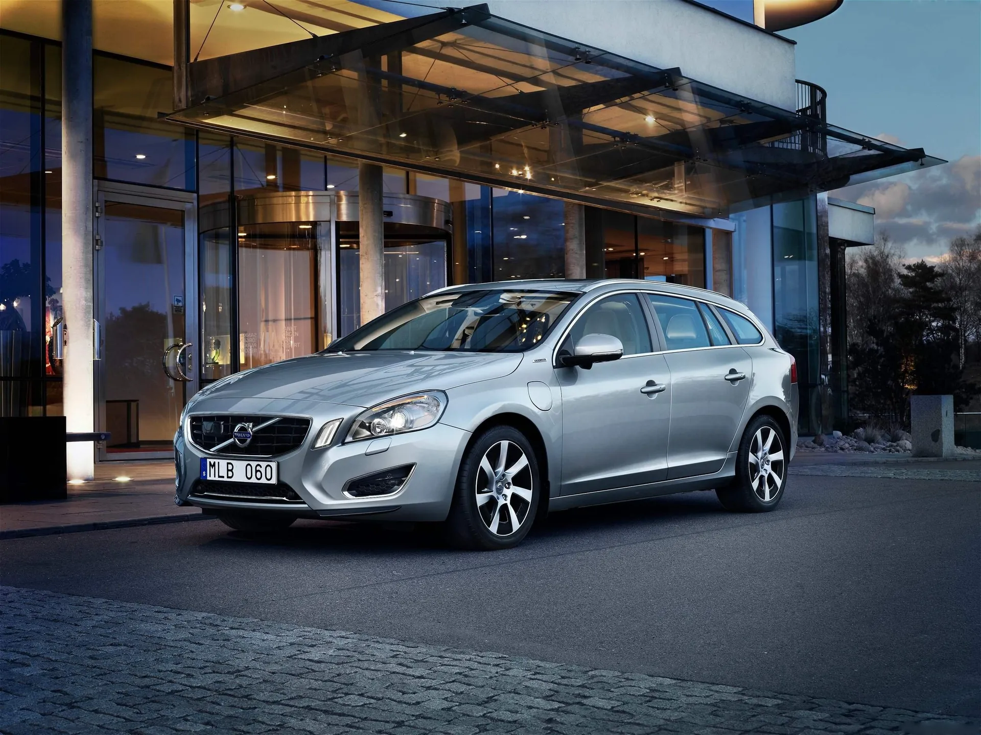 Volvo V60 Plug-in Hybrid (2013)