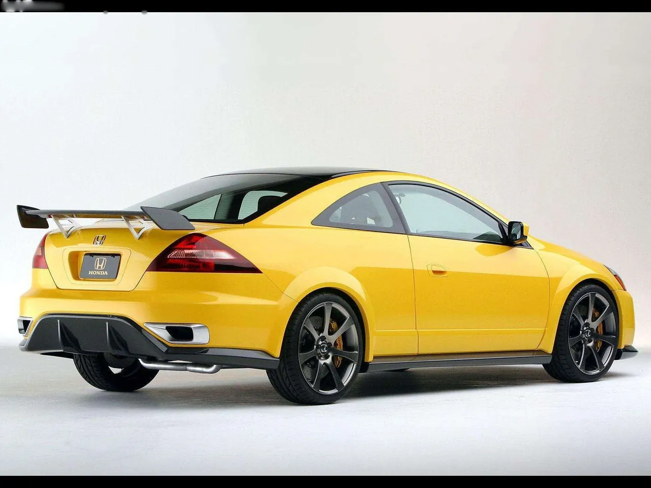 Honda Accord Concept (2003) – zadní tříčtvrteční pohled