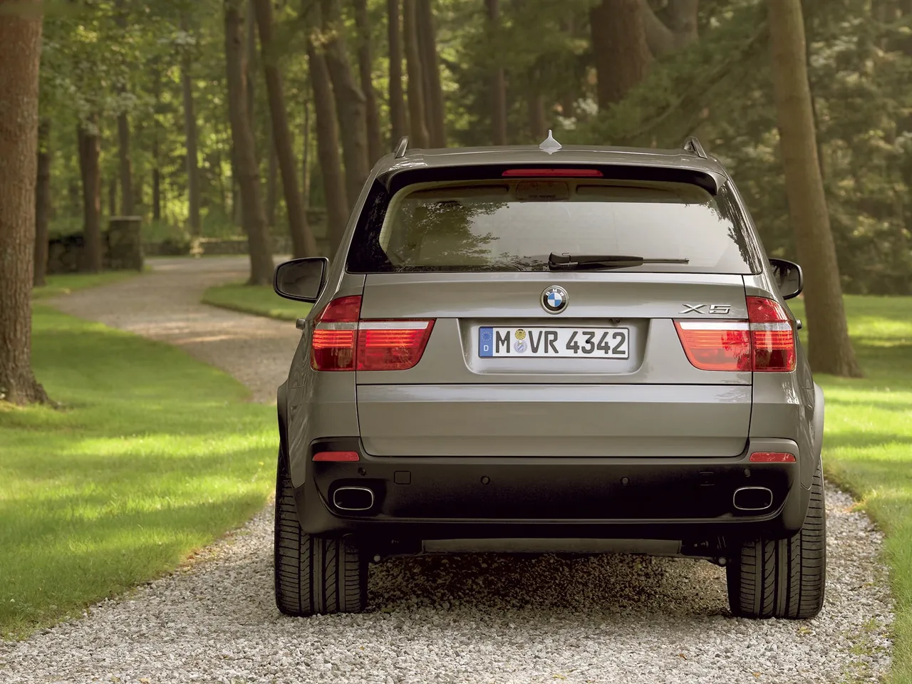 BMW X5 4.8i (2007) – zezadu