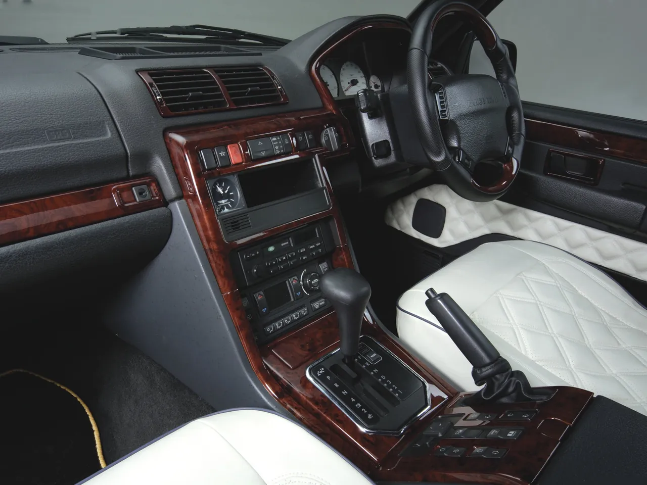 Wald Land Rover Range Rover Mk II (2005) – interiér