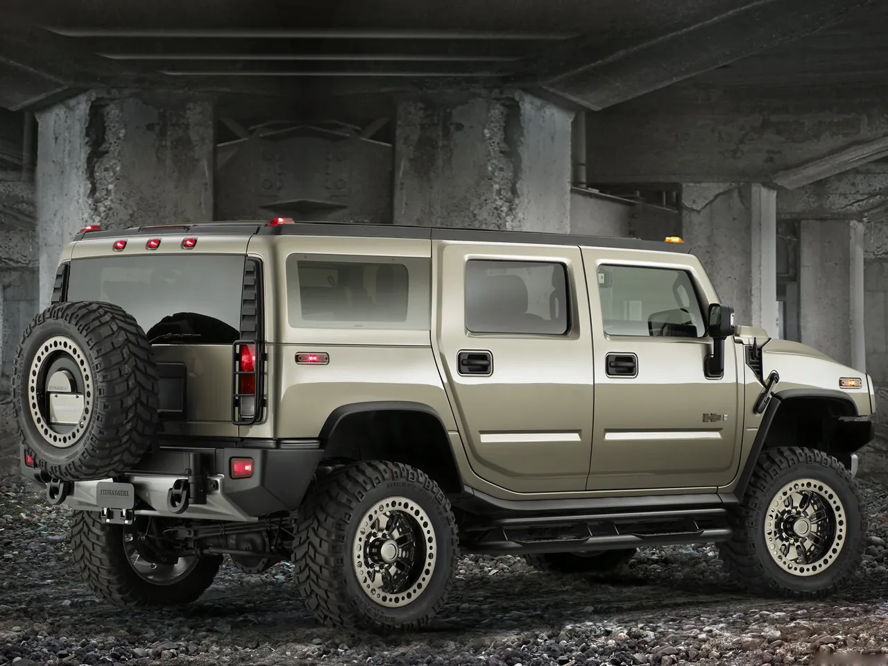 Hummer H2 Safari Concept (2007) – zadní tříčtvrteční pohled