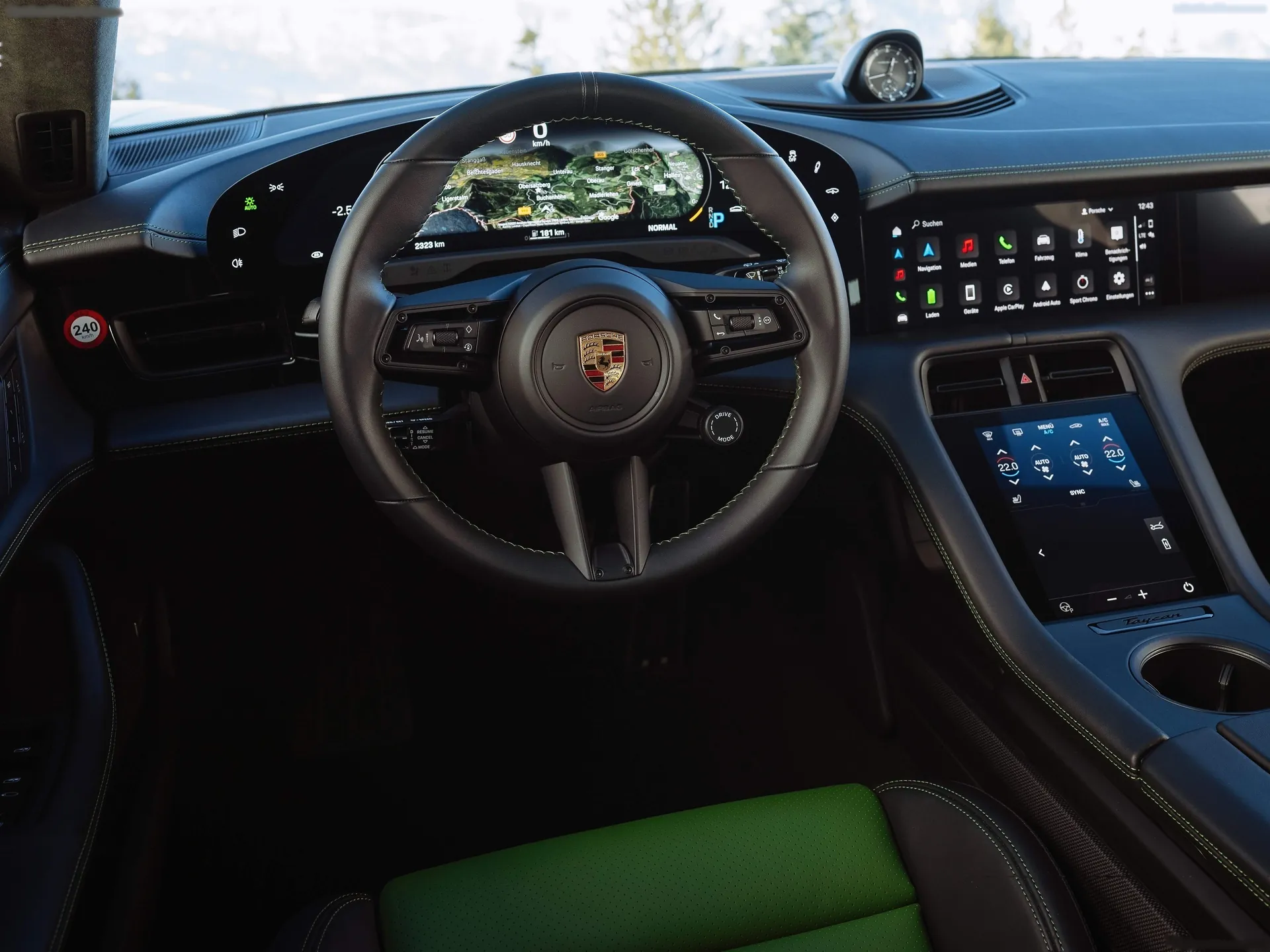 Porsche Taycan Turbo S Sport Turismo (2022) - Interior