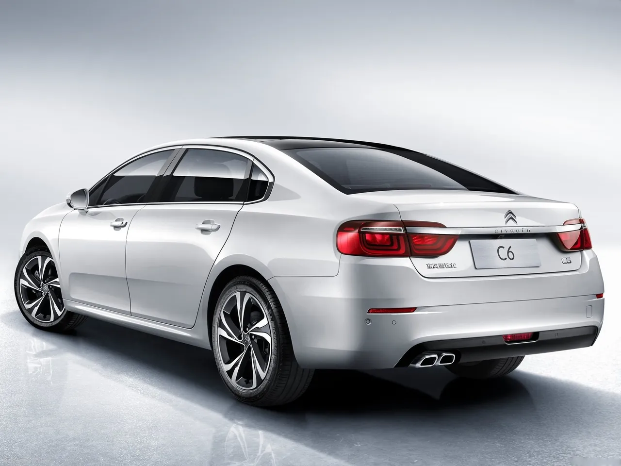 Citroen C6 (2017) – zadní tříčtvrteční pohled