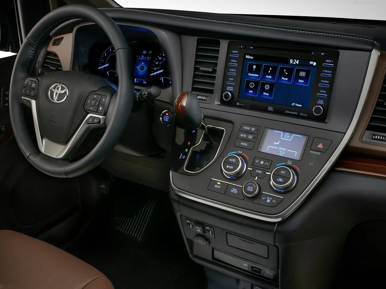 Toyota Sienna (2018) - Interior