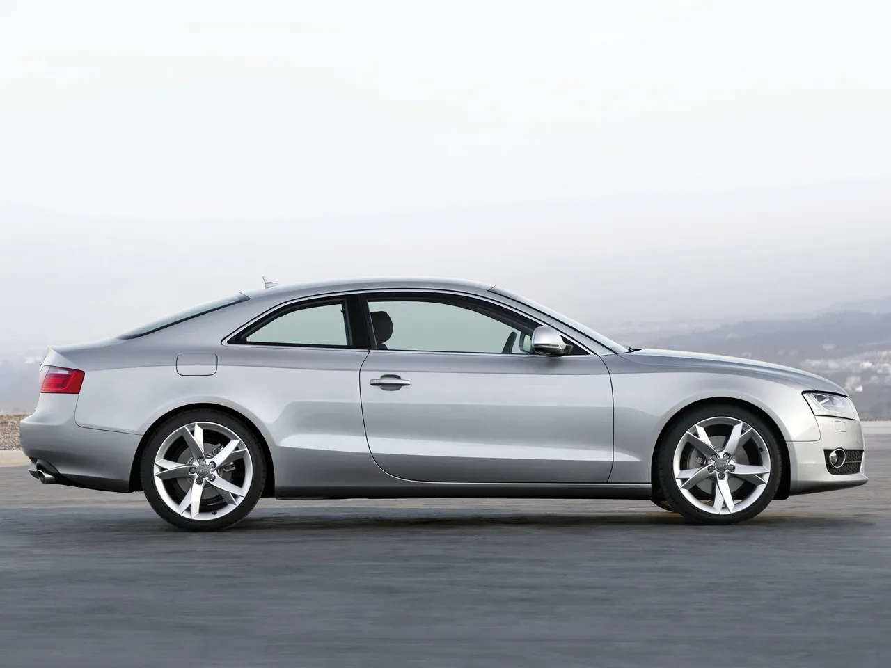 Audi A5 (2008) – boční profil