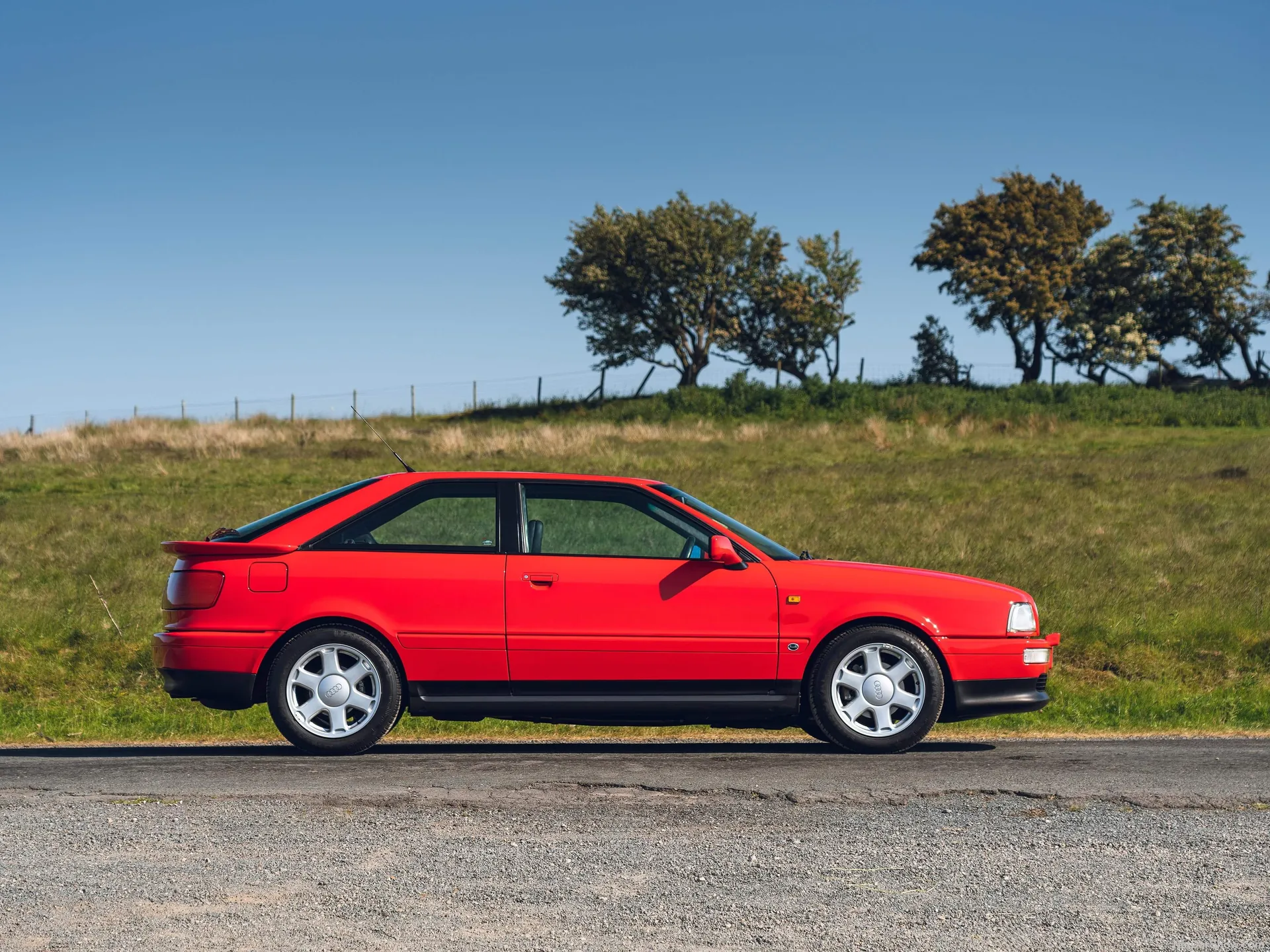 Audi S2 Coupe (1996) – boční profil