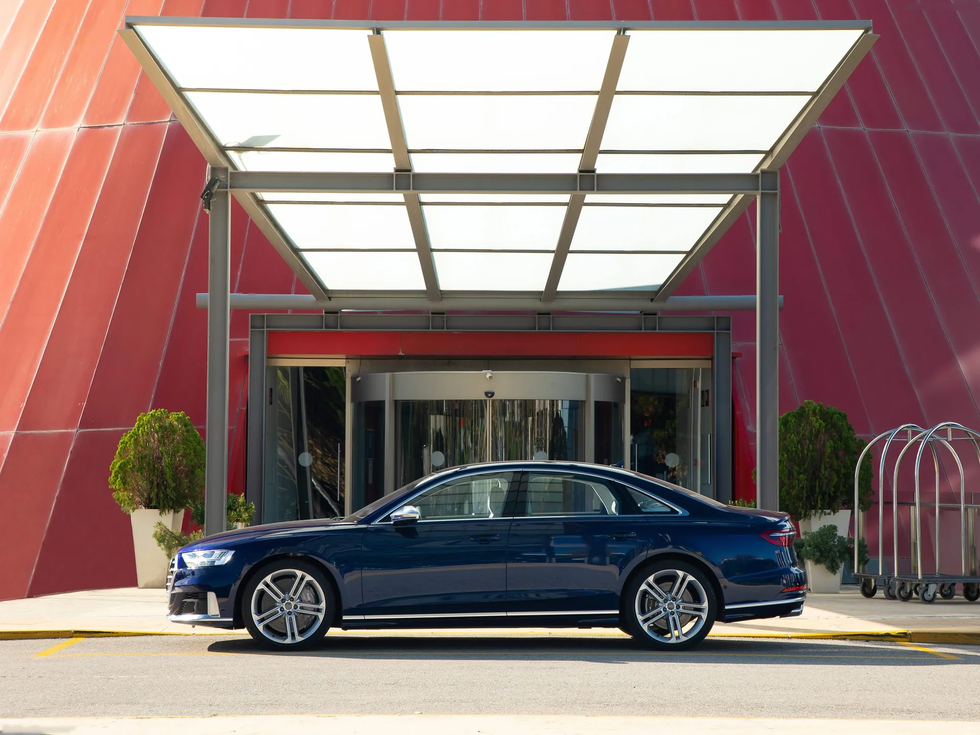 Audi S8 (2020) – boční profil