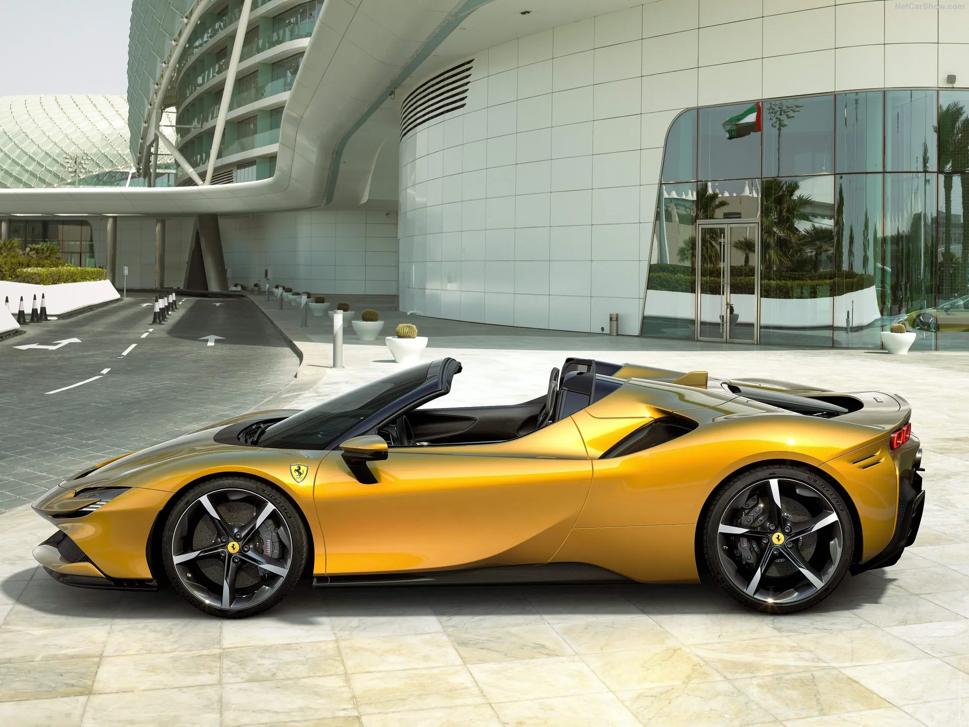 Ferrari SF90 Spider (2021) – boční profil