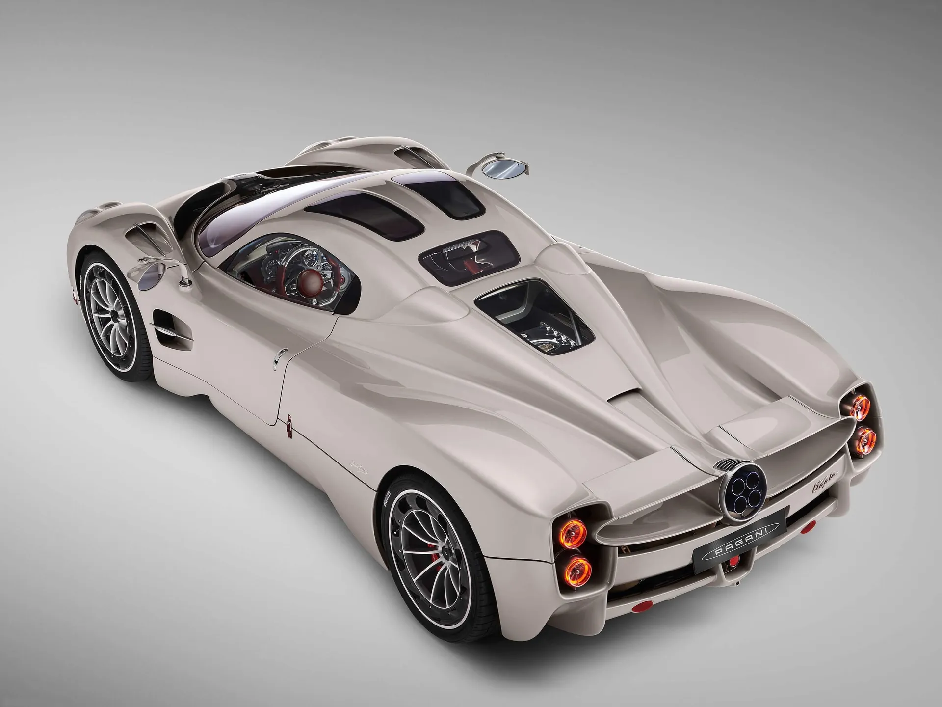 Pagani Utopia (2023) – zadní tříčtvrteční pohled