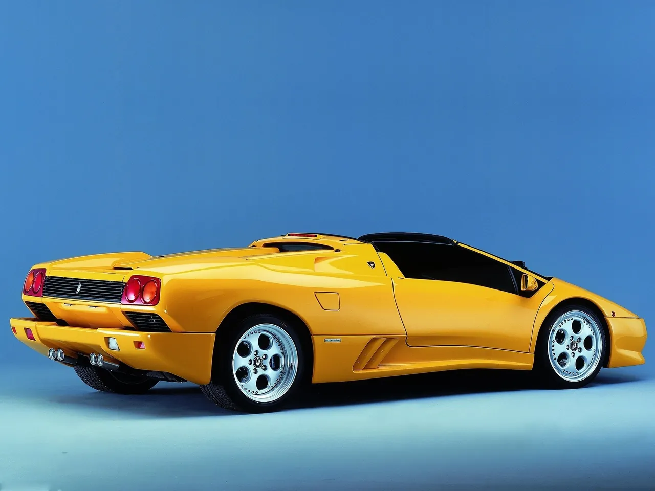 Lamborghini Diablo Roadster (1996) – zadní tříčtvrteční pohled
