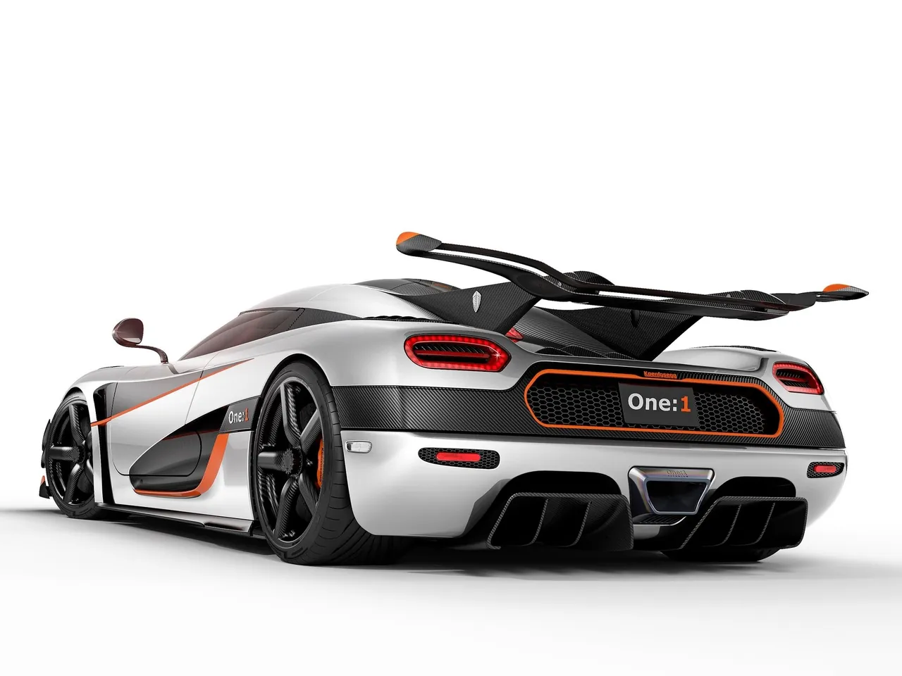 Koenigsegg One-1 (2014) – zadní tříčtvrteční pohled