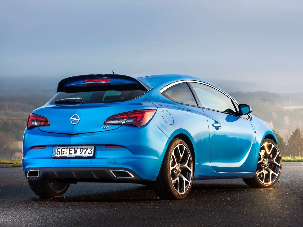 Opel Astra OPC (2013) – zadní tříčtvrteční pohled