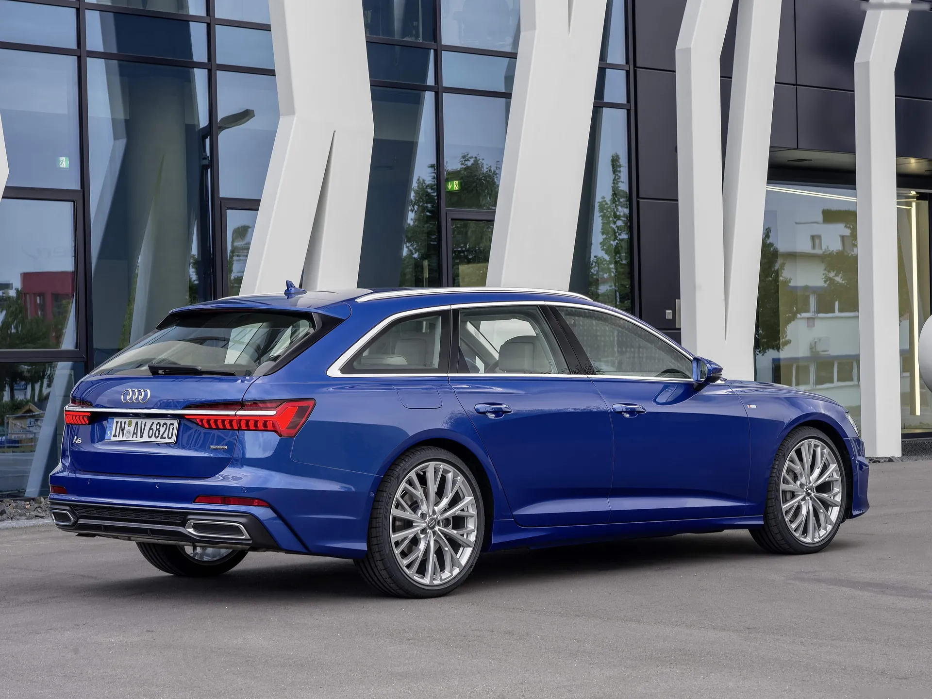 Audi A6 Avant (2019) – zadní tříčtvrteční pohled
