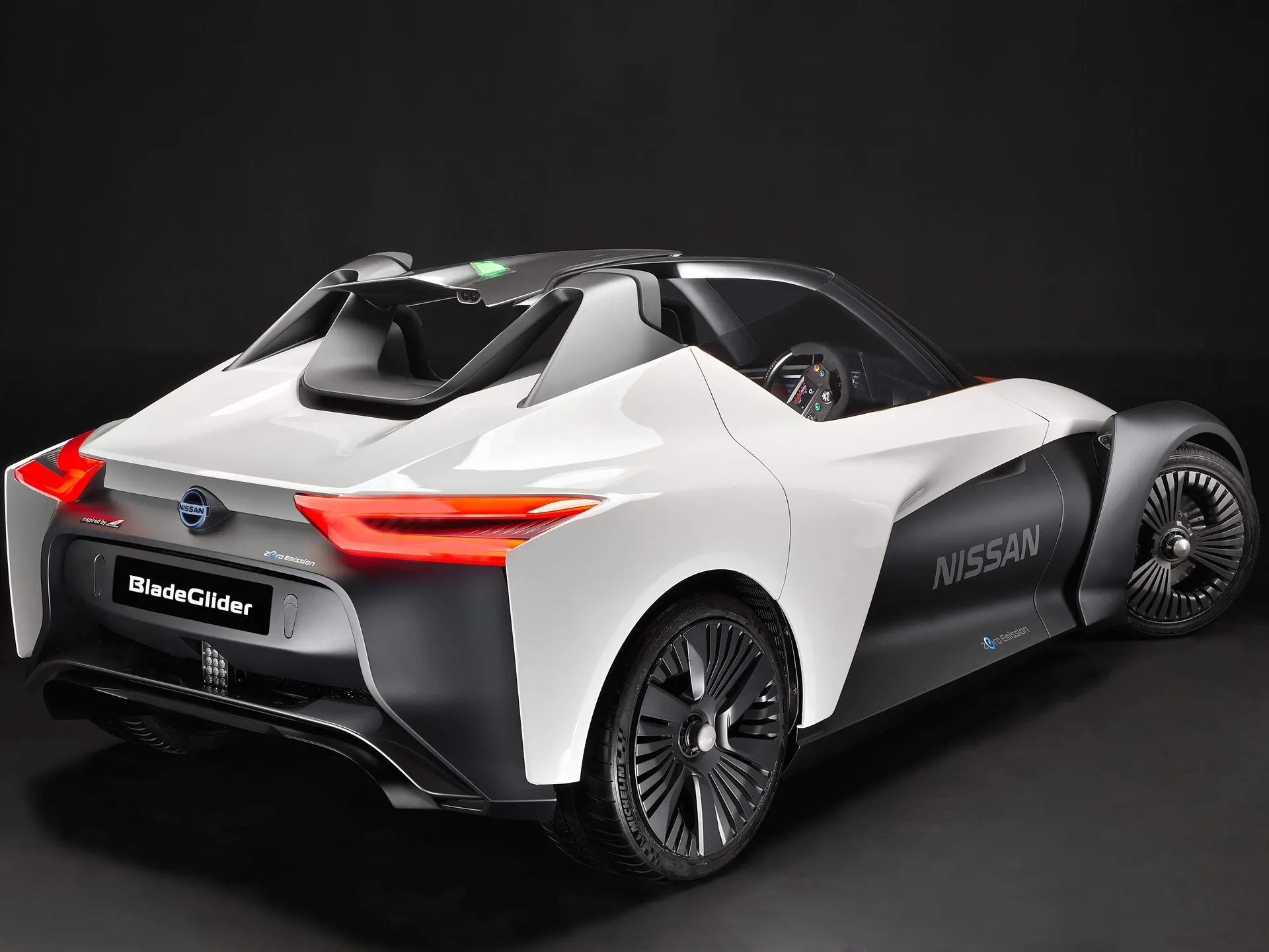 Nissan BladeGlider Concept (2016) – zadní tříčtvrteční pohled