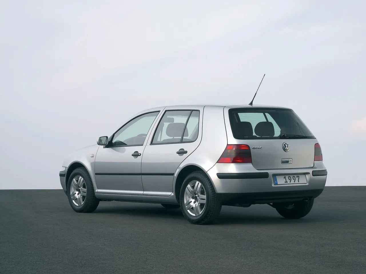 Volkswagen Golf IV (1997) - Rear Three-Quarter