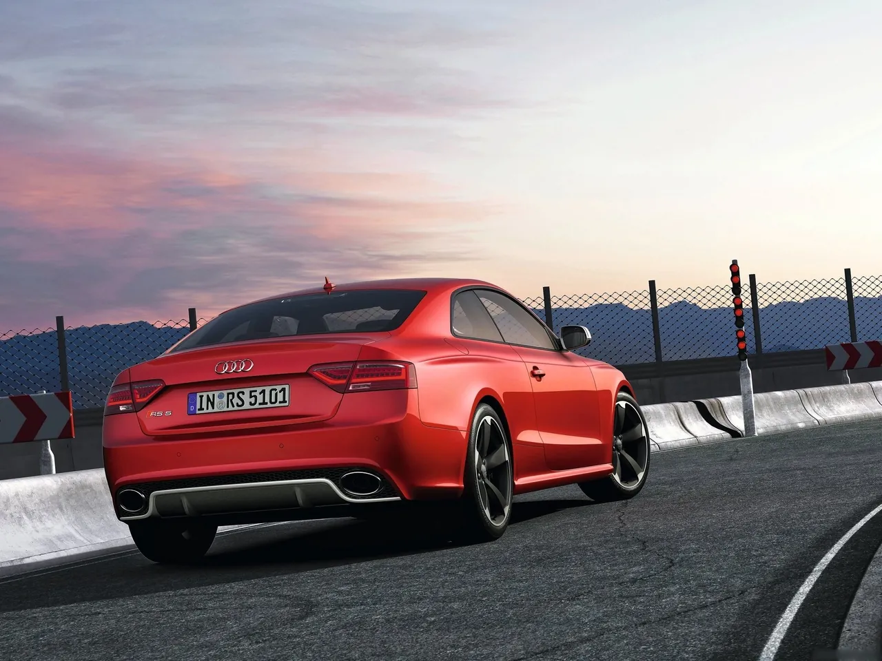 Audi RS5 (2012) – zadní tříčtvrteční pohled