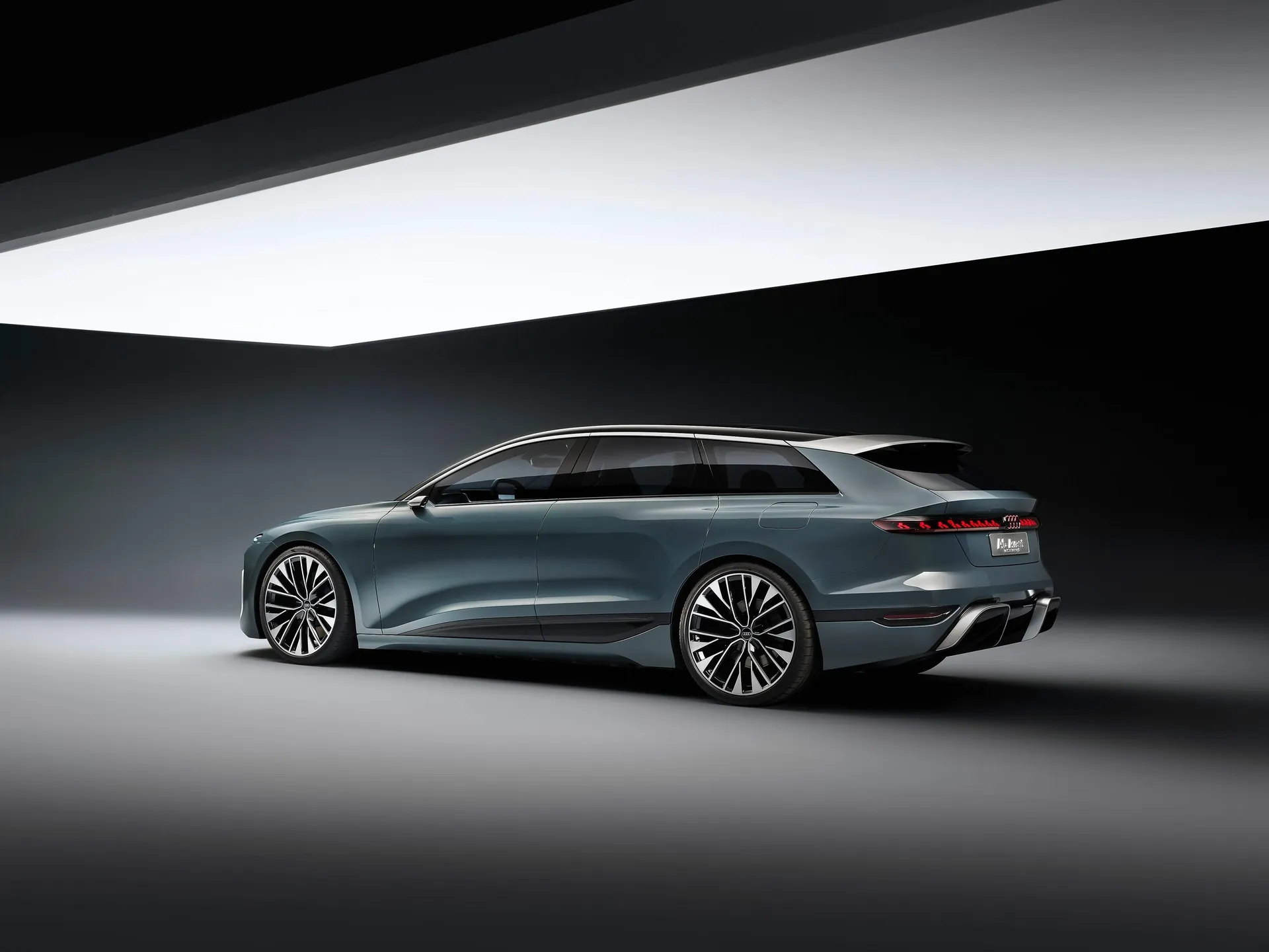 Audi A6 Avant e-tron Concept (2022) – zadní tříčtvrteční pohled