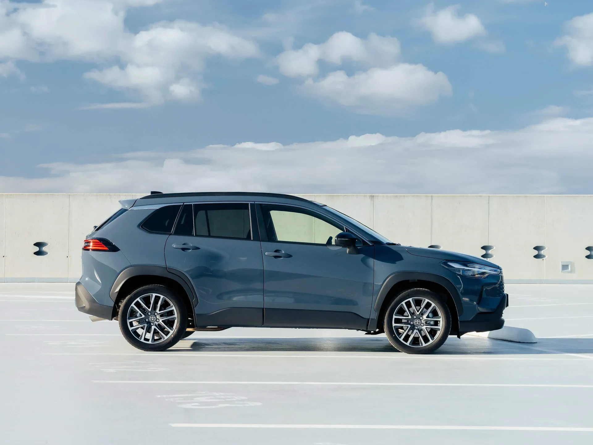 Toyota Corolla Cross (2026) – boční profil
