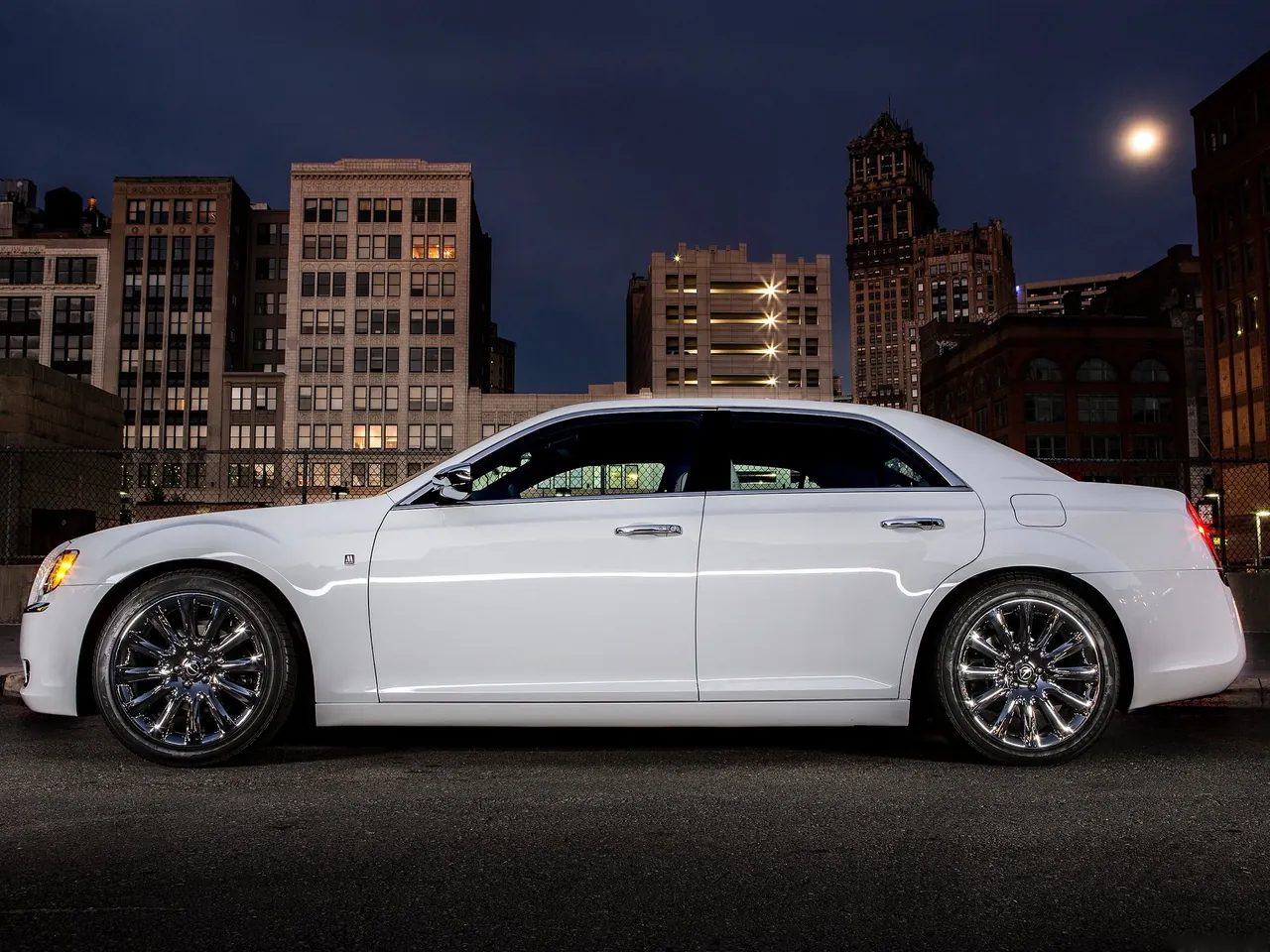 Chrysler 300 Motown Edition (2013) – boční profil