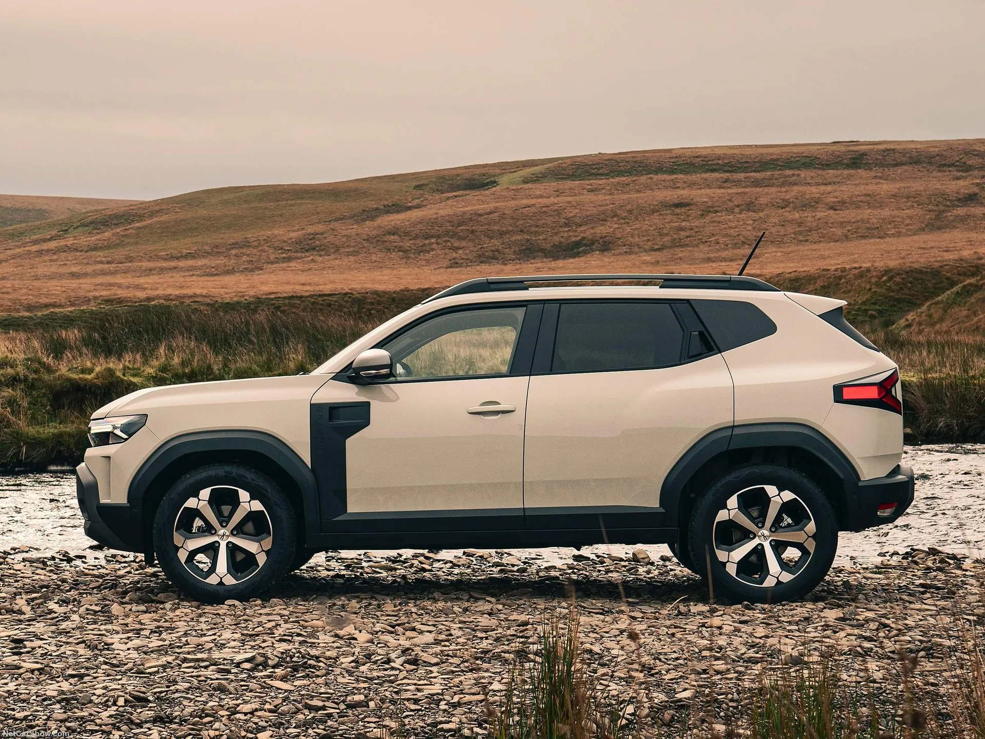Dacia Duster [UK] (2025) – boční profil