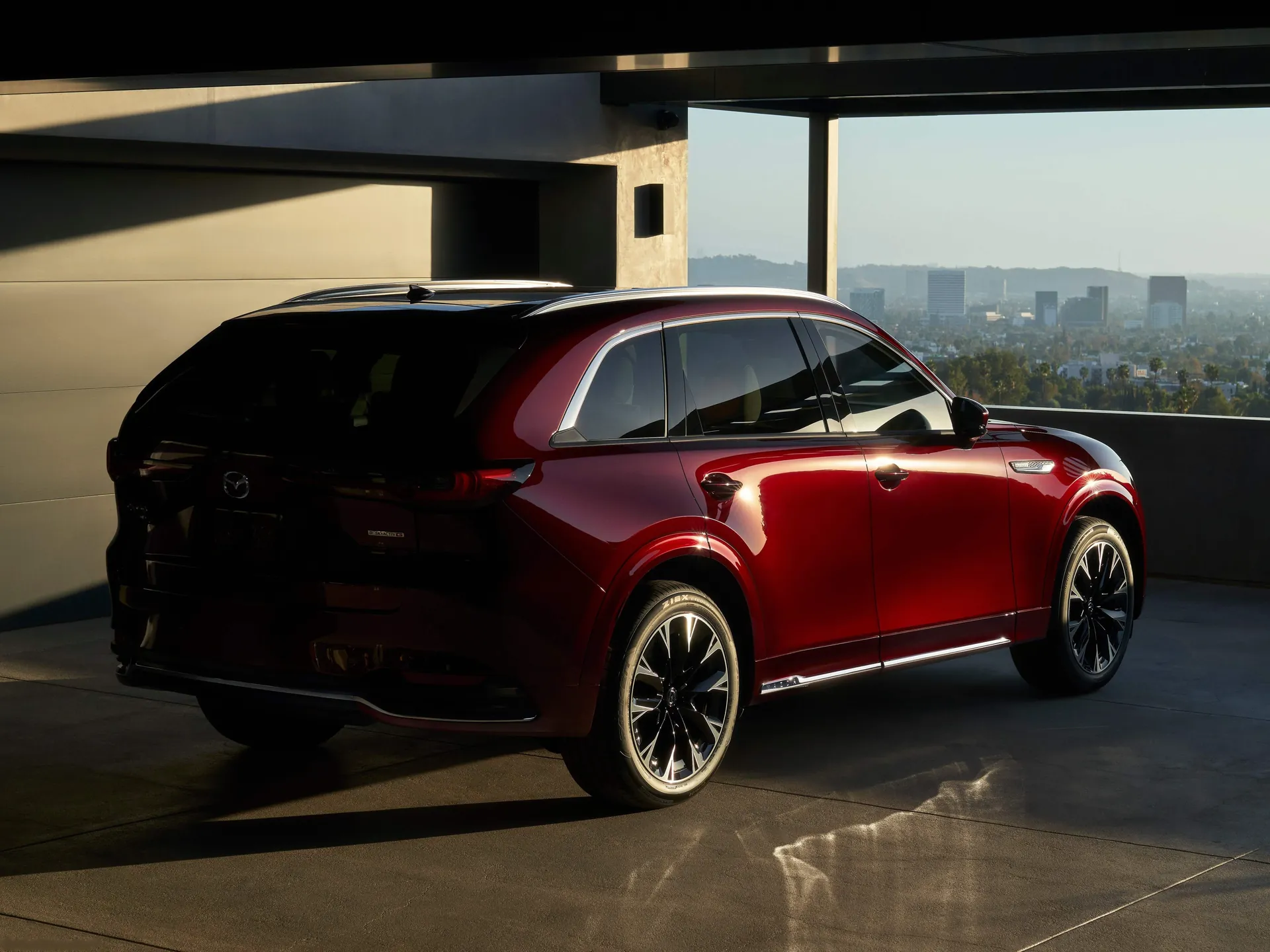 Mazda CX-90 (2024) – zadní tříčtvrteční pohled