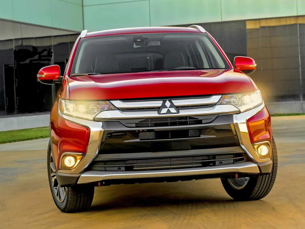 Mitsubishi Outlander (2016) – zepředu