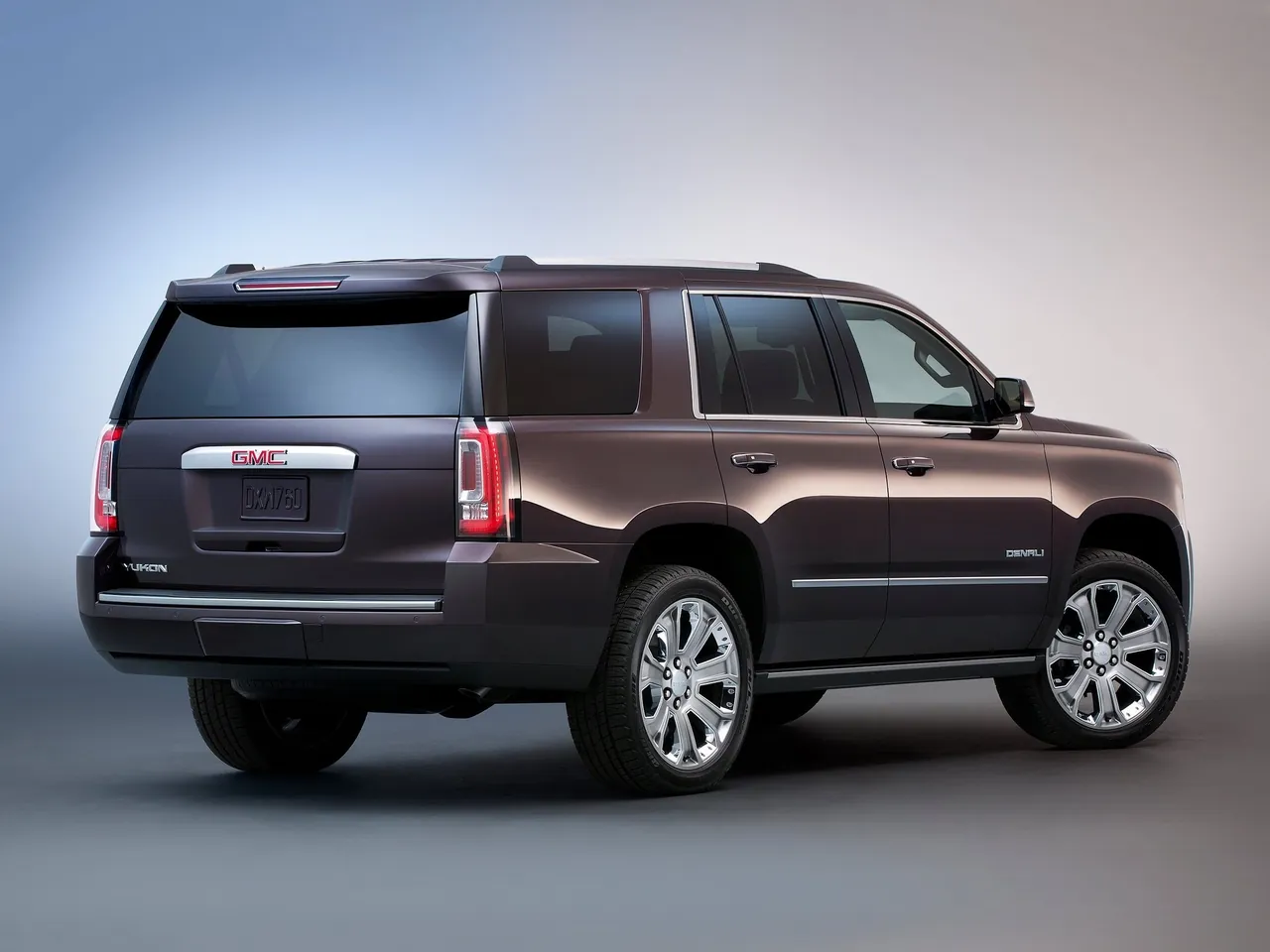 GMC Yukon Denali (2015) – zadní tříčtvrteční pohled