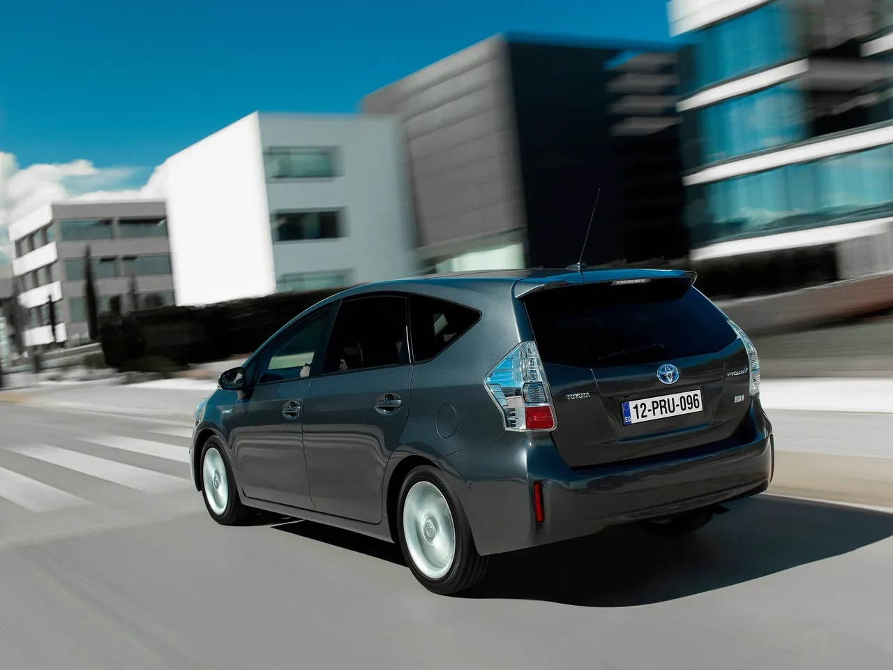 Toyota Prius Plus (2013) - Rear Three-Quarter