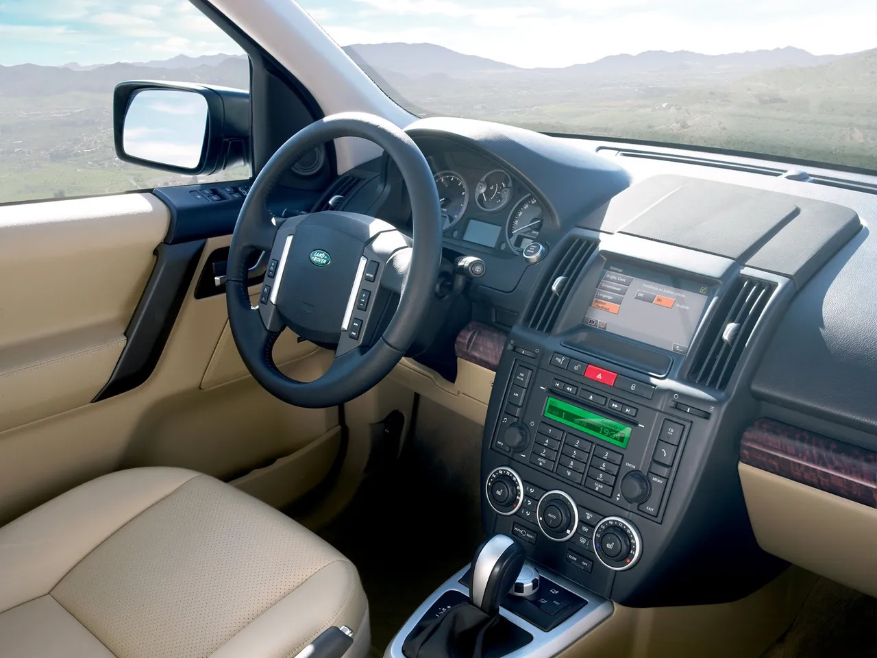 Land Rover LR2 (2007) - Interior