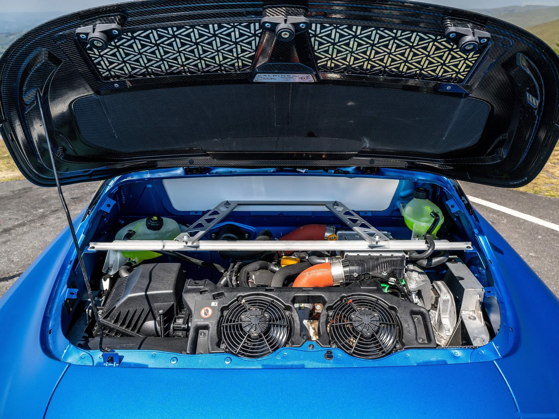 Alpine A110 R [UK] (2023) – motorový prostor