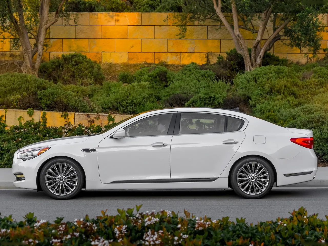 Kia K900 (2015) – boční profil