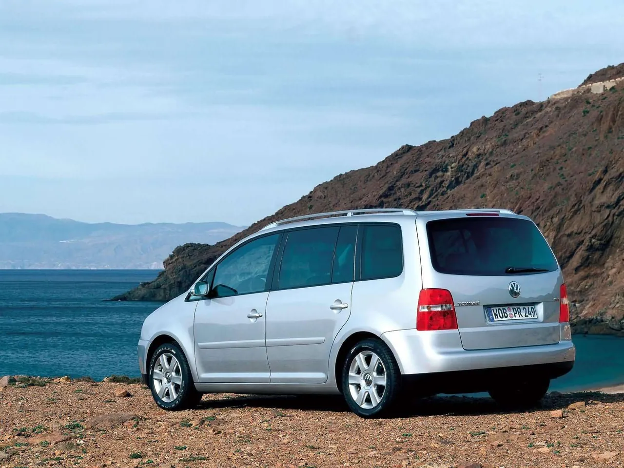 Volkswagen Touran (2003) - Rear Three-Quarter