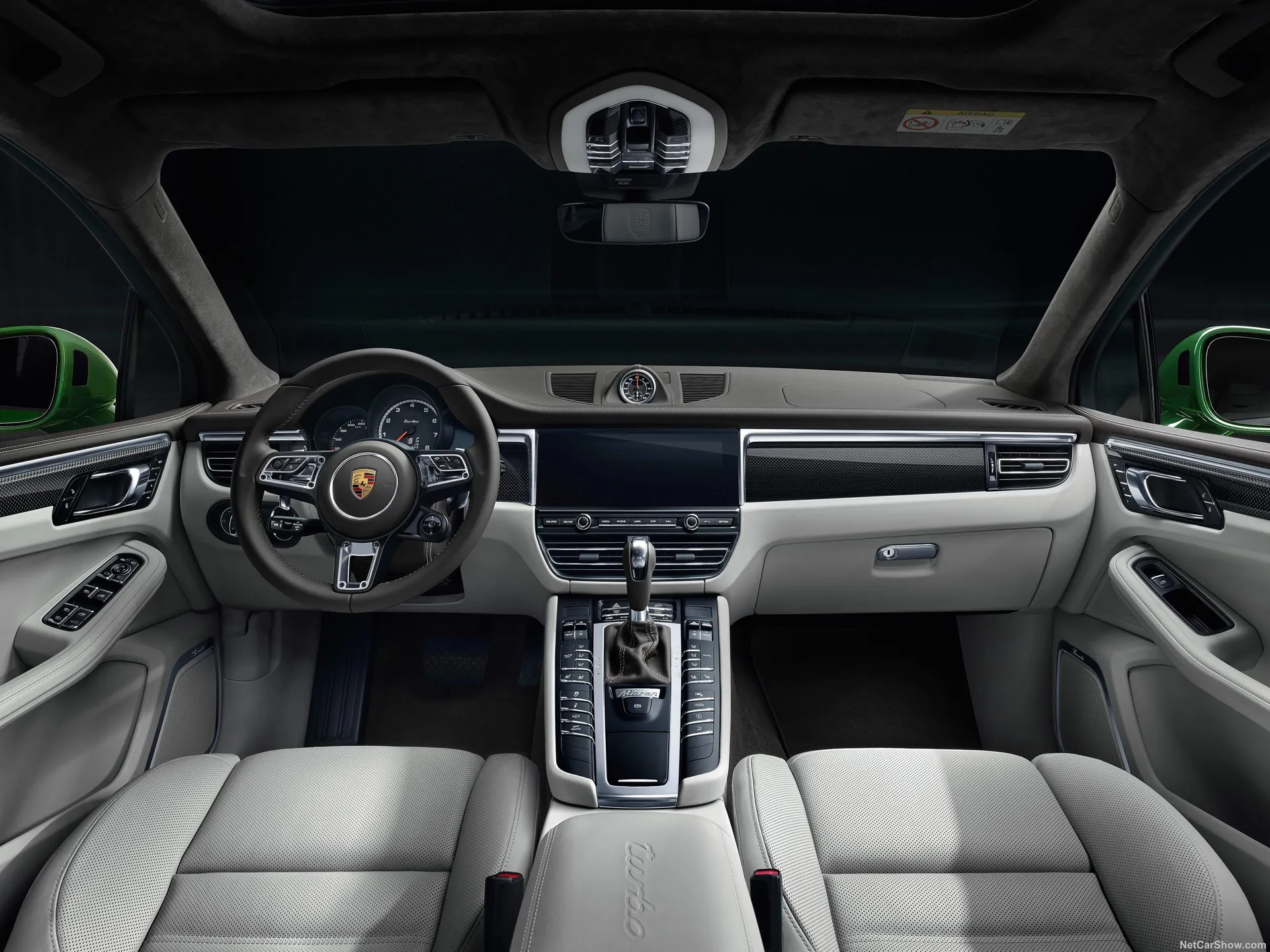 Porsche Macan Turbo (2019) – interiér