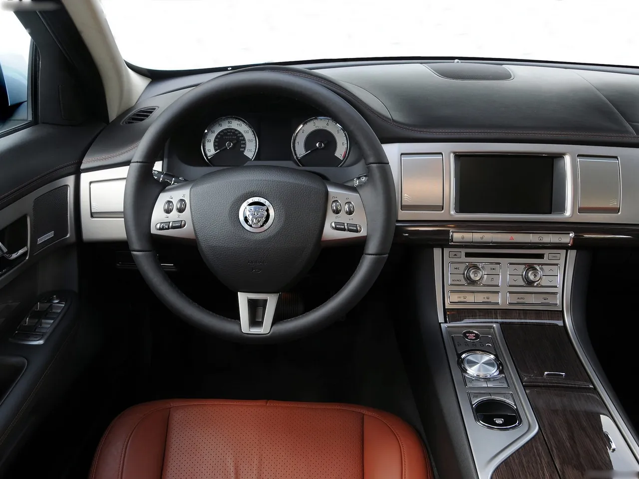 Jaguar XF (2009) – interiér