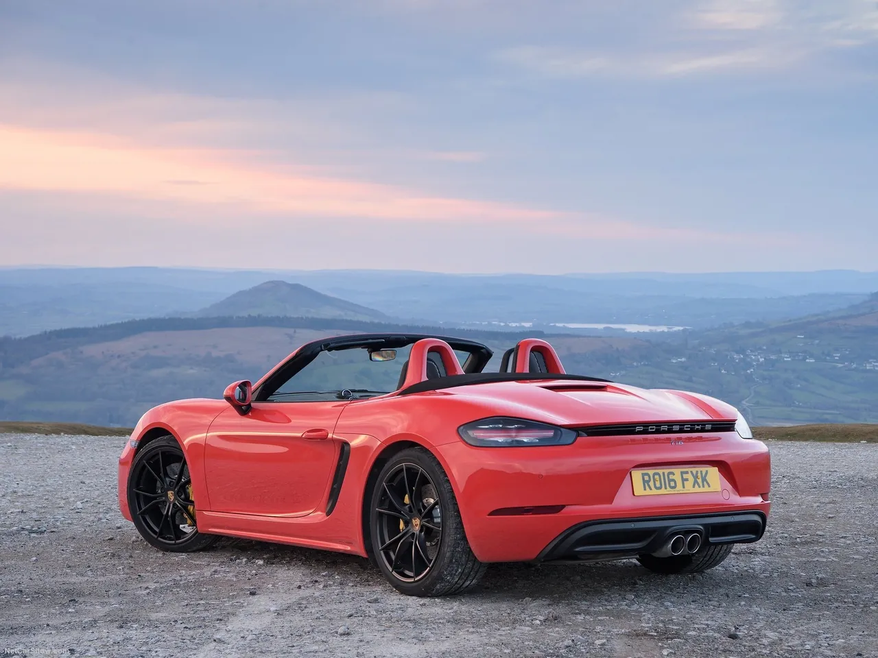 Porsche 718 Boxster (2017) – zadní tříčtvrteční pohled