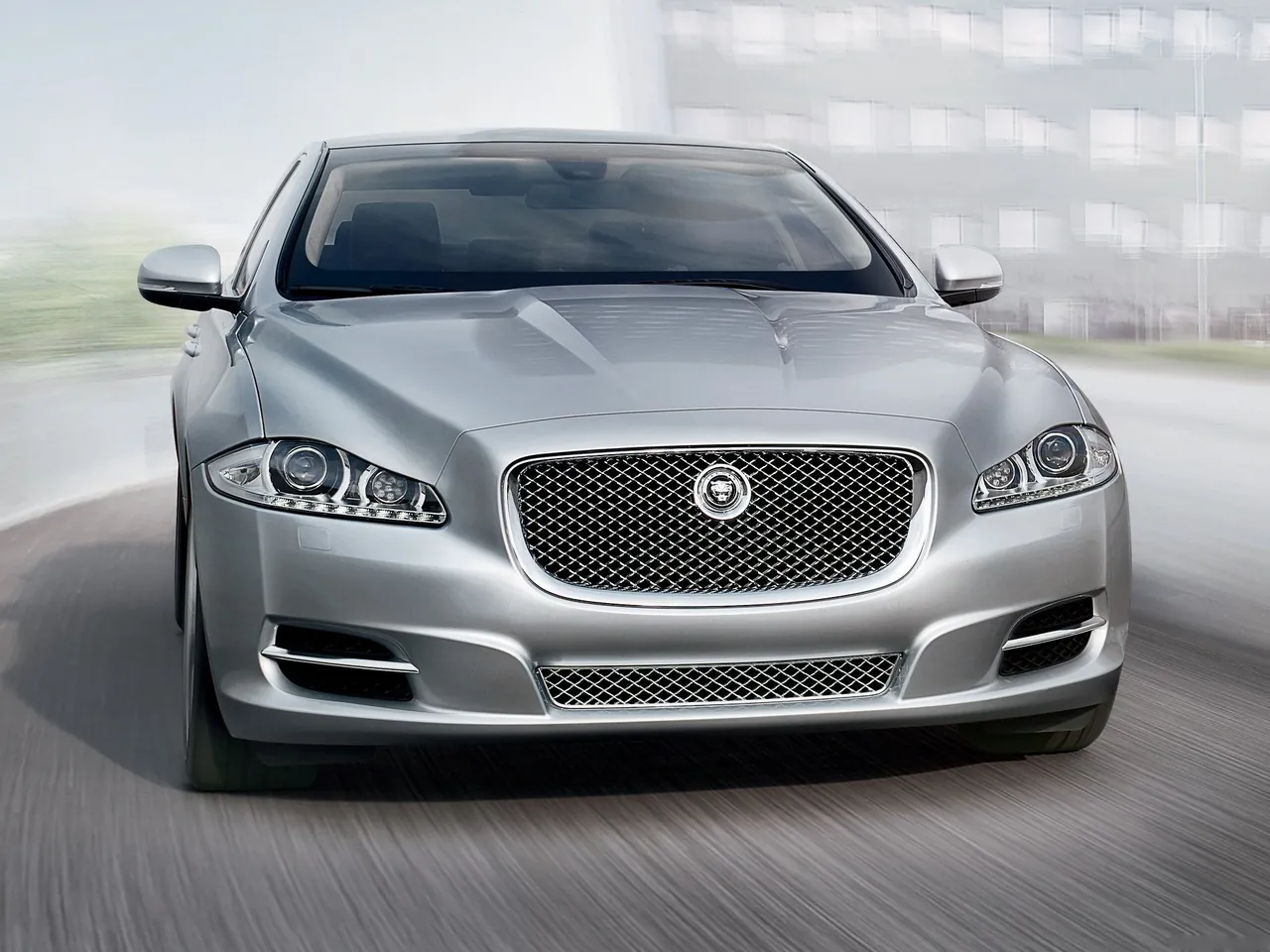 Jaguar XJ Sentinel (2011)
