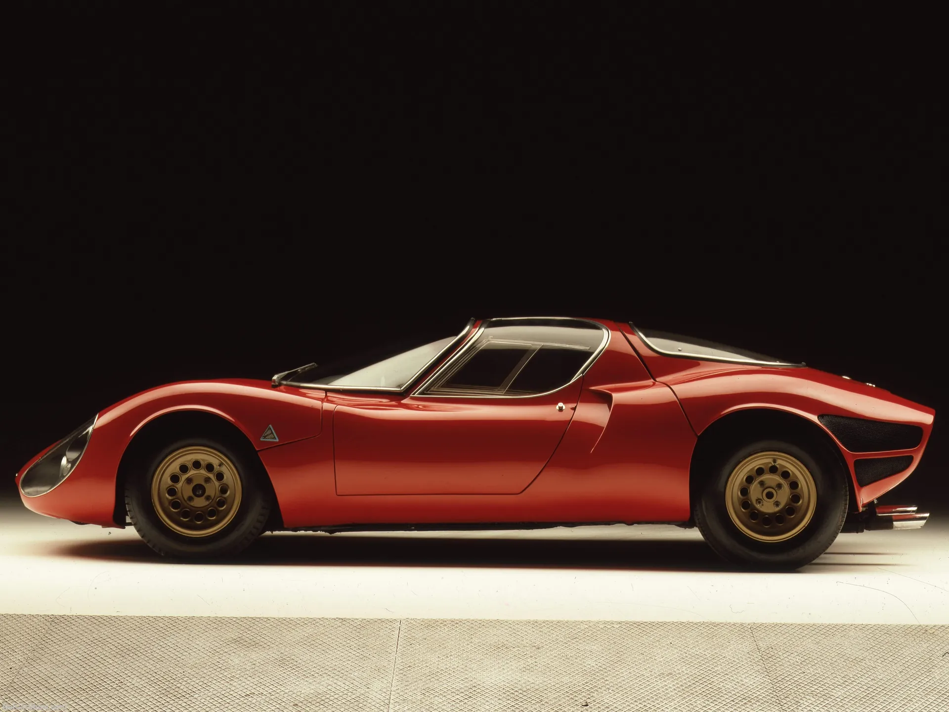 Alfa Romeo 33 Stradale (1967) – boční profil