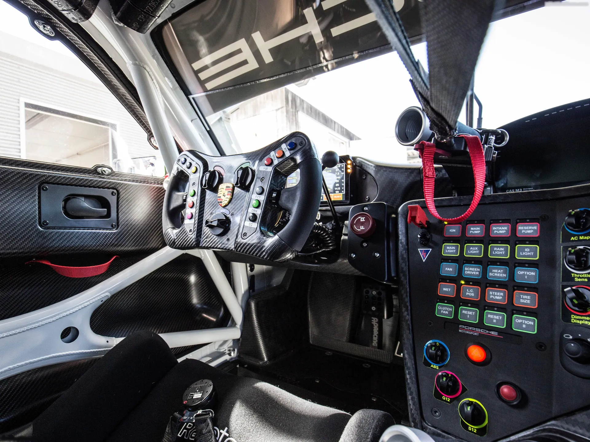 Porsche 911 GT3 R (2019) – interiér