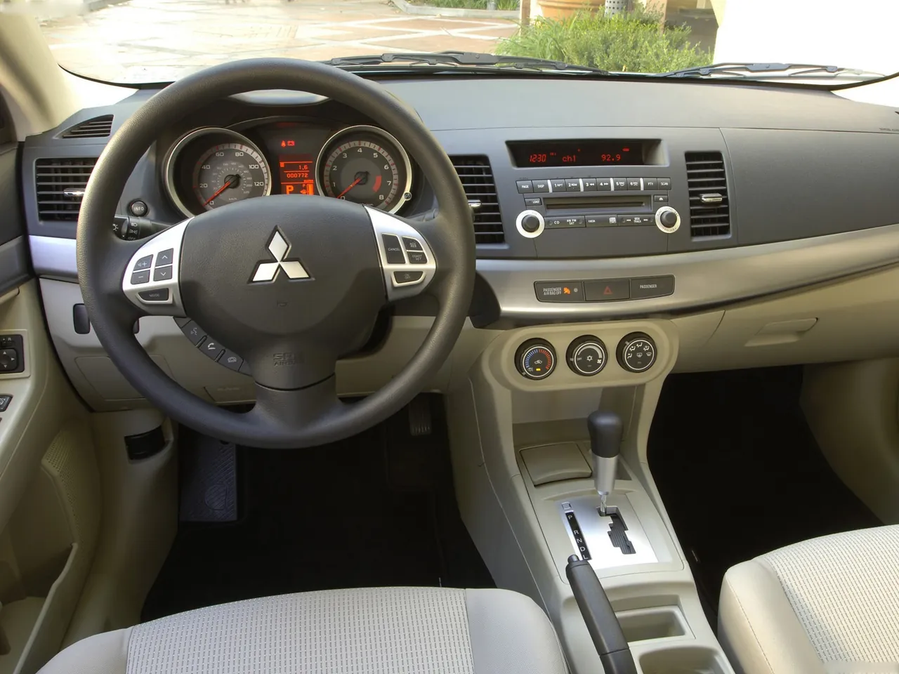 Mitsubishi Lancer ES (2008) - Interior