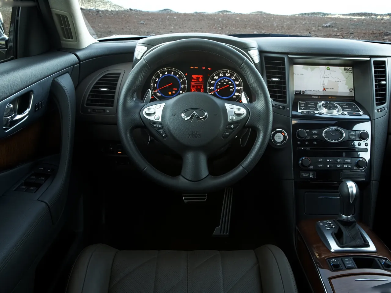 Infiniti FX35 (2009) – interiér