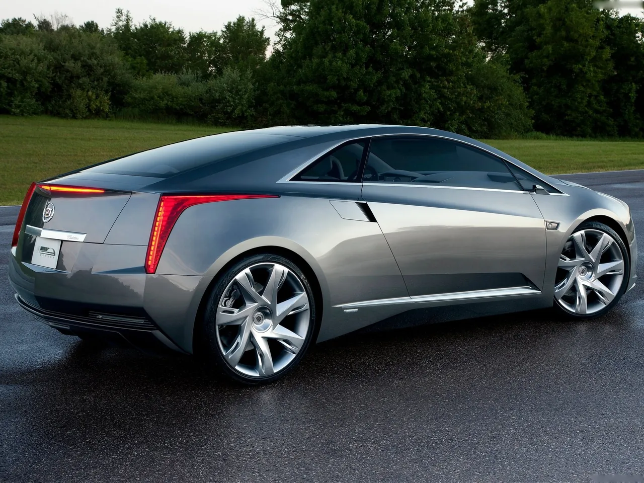 Cadillac Converj Concept (2009) – zadní tříčtvrteční pohled