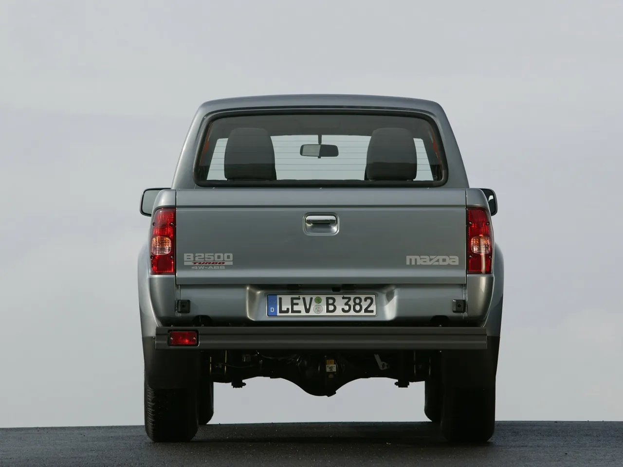 Mazda B2500 (2004) – zezadu