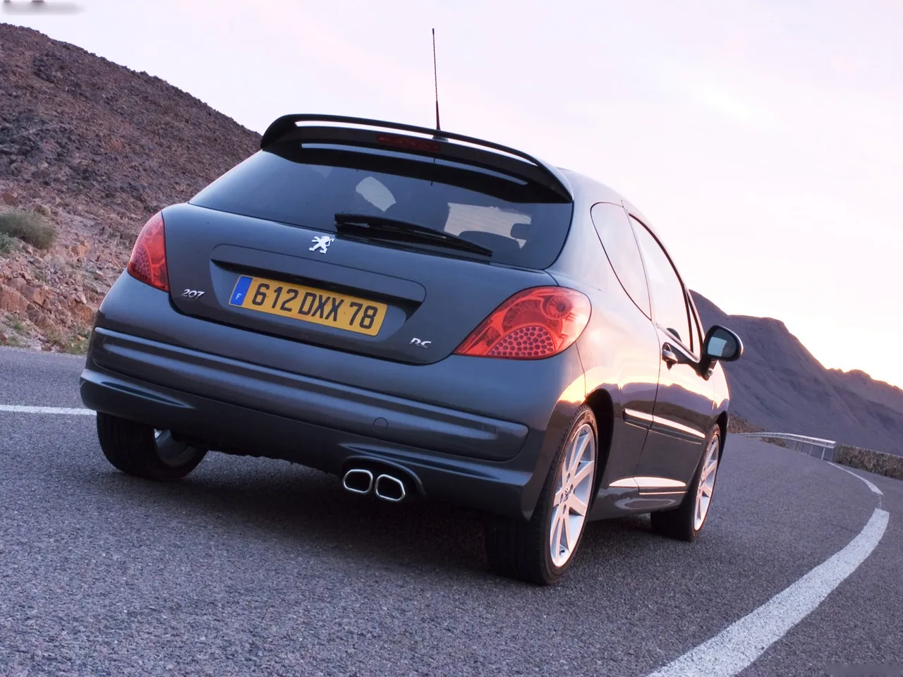 Peugeot 207 RC (2007) – zadní tříčtvrteční pohled