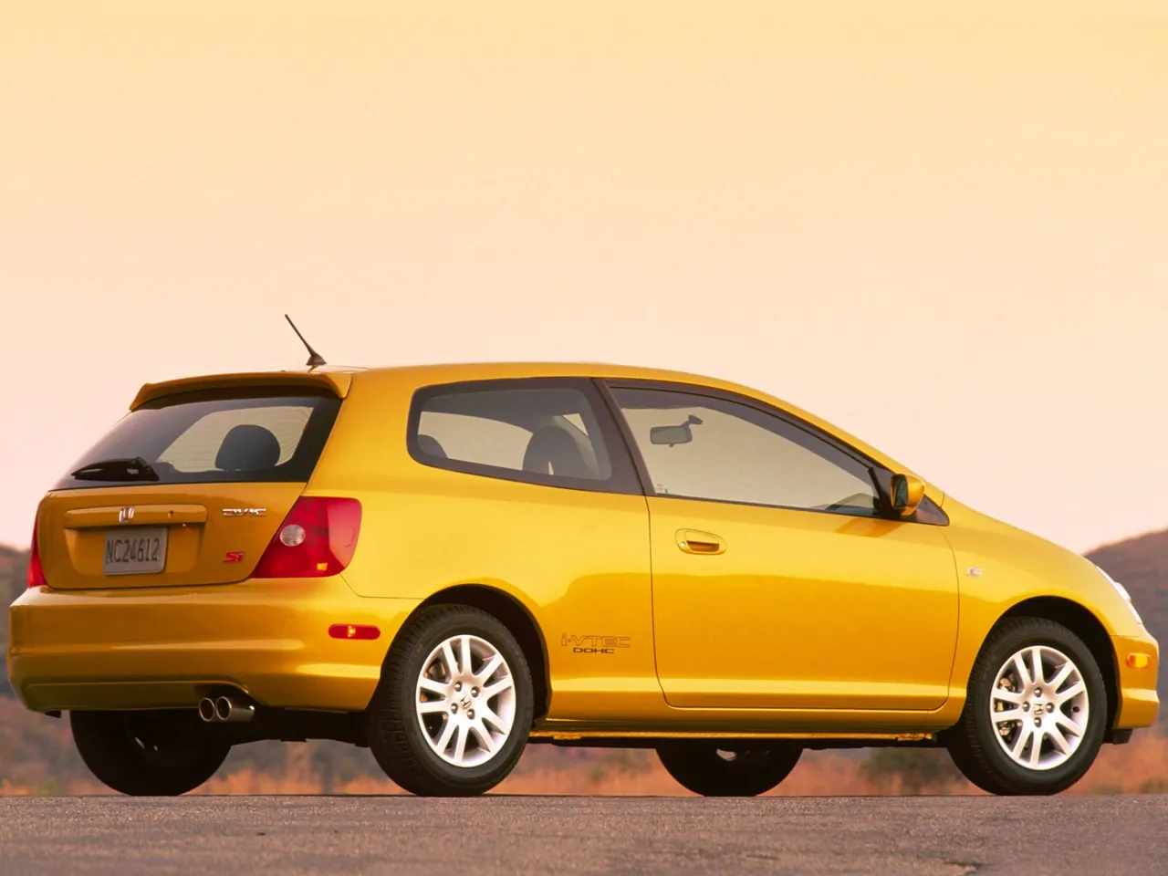 Honda Civic Si (2002) – zadní tříčtvrteční pohled