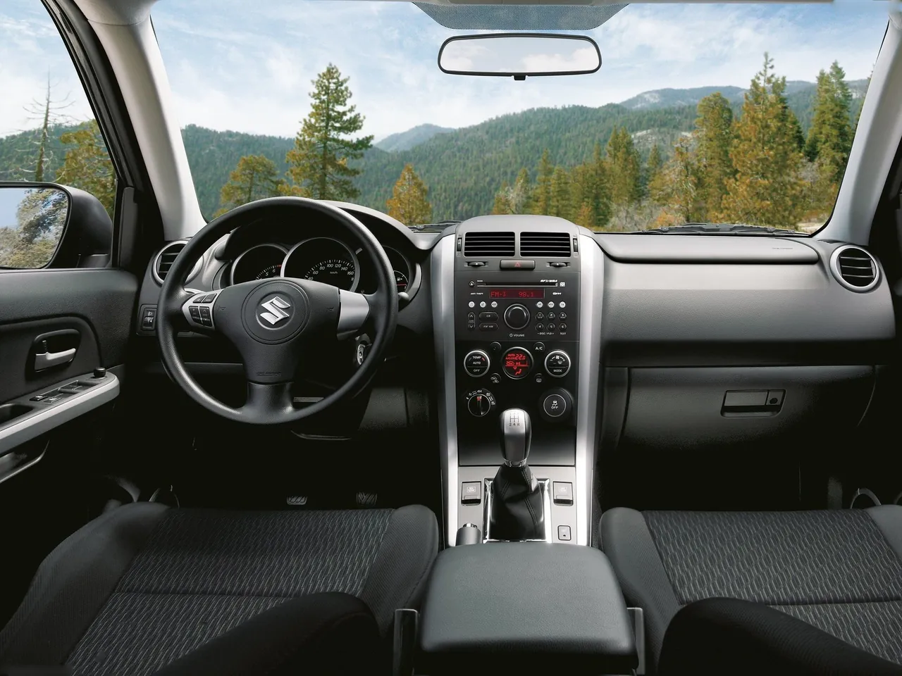 Suzuki Grand Vitara (2013) – interiér