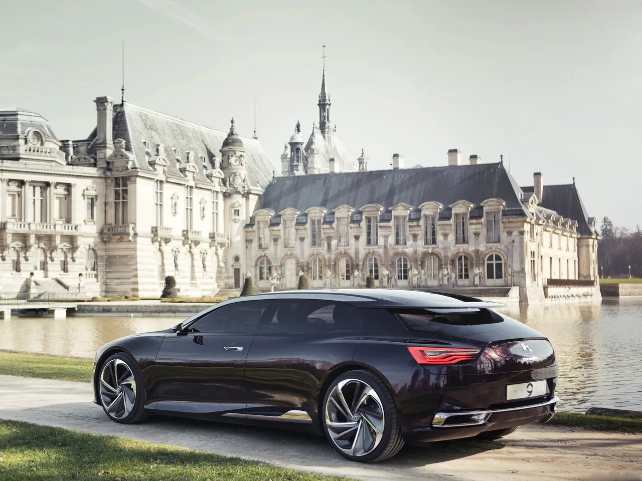 Citroen Numero 9 Concept (2012) – zadní tříčtvrteční pohled
