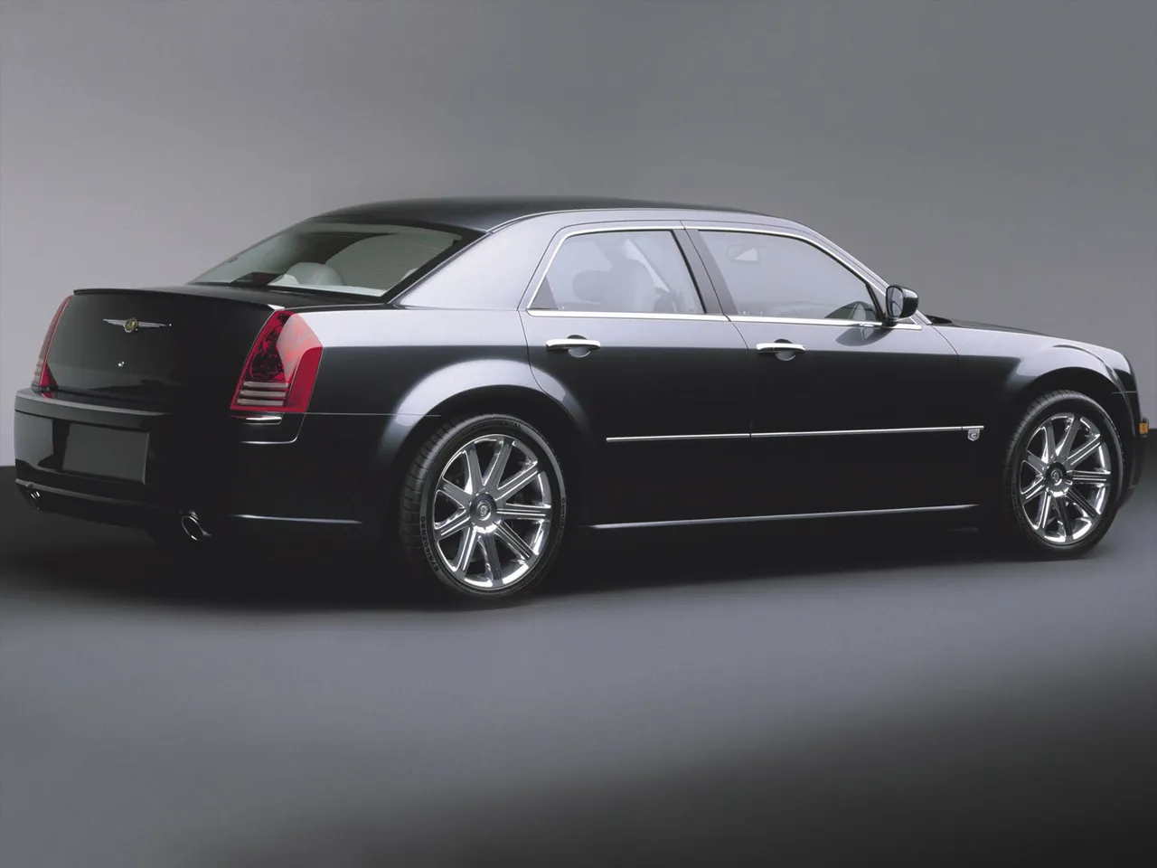 Chrysler 300C Concept (2003) – zadní tříčtvrteční pohled