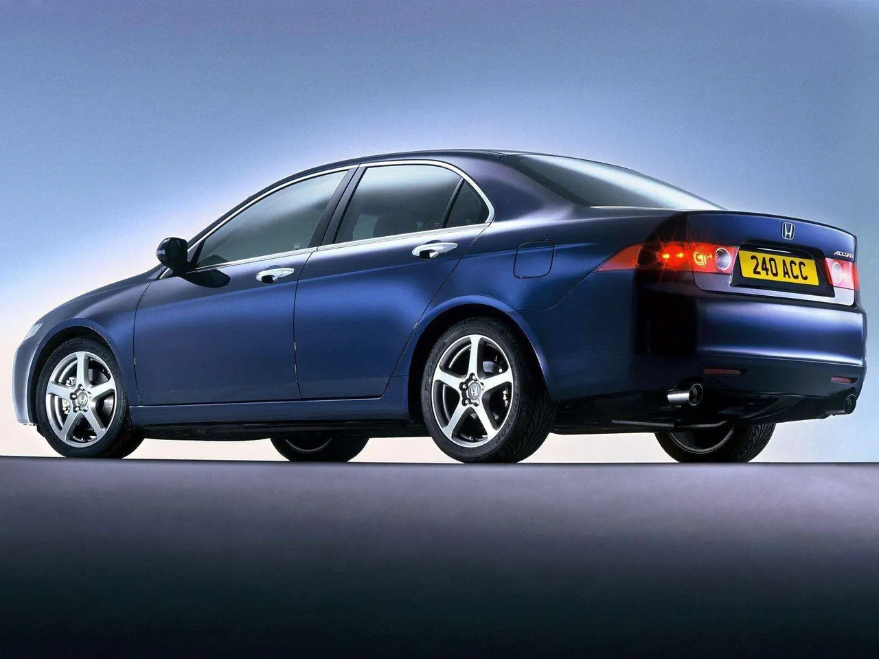 Honda Accord Sedan 2.4 [EU] (2003) – zadní tříčtvrteční pohled
