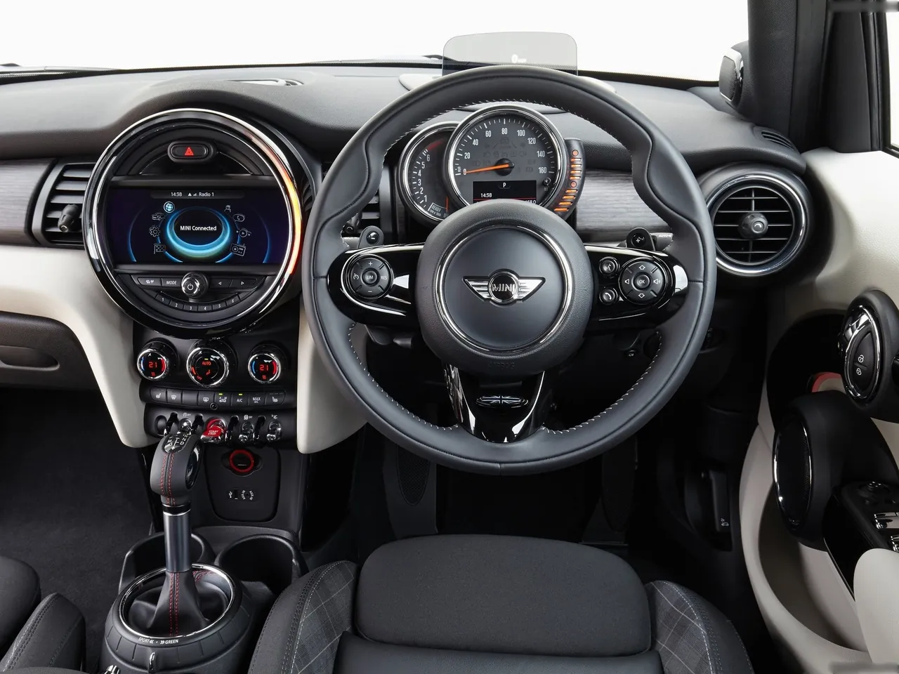 Mini Cooper S 5-door (2015) – interiér